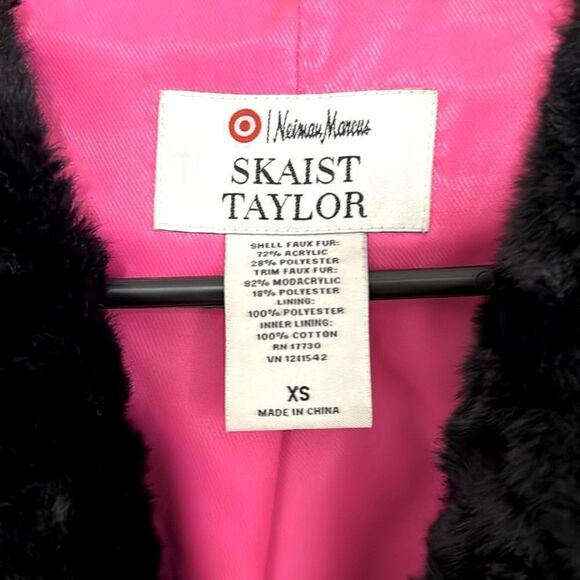 Black Fur Vest with Snap Closures Neiman Marcus Skaist Taylor XS - Picture 3 of 7